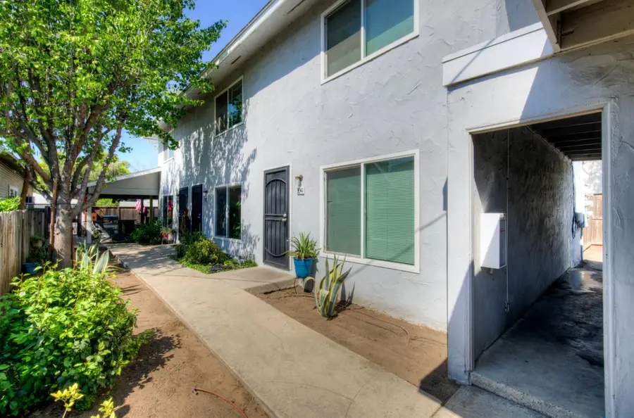 402 N Poplar Avenue, Fresno, CA 93701 - #2