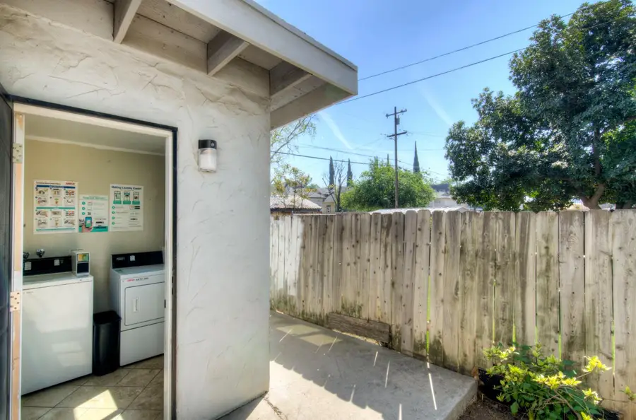 402 N Poplar Avenue, Fresno, CA 93701 - #3