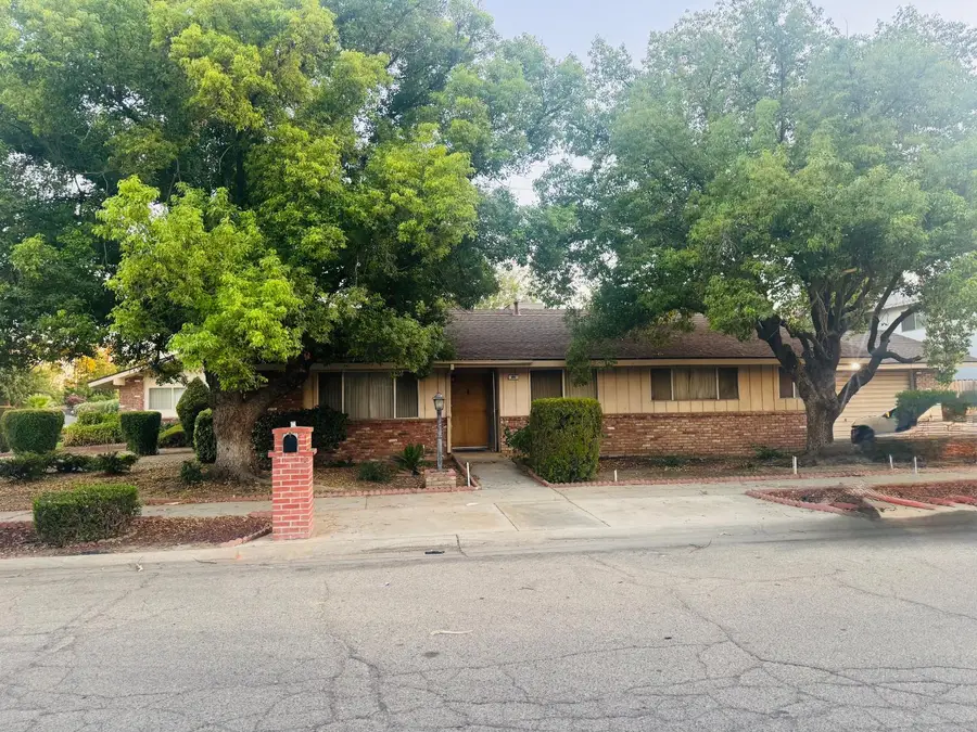 325 N Manila Avenue, Fresno, CA 93727 - #2