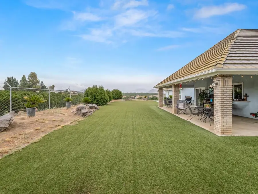 16150 E Mckinley Avenue, Sanger, CA 93657 - #2
