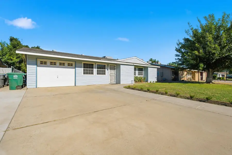 873 S 12th Street, Kerman, CA 93630 - #3