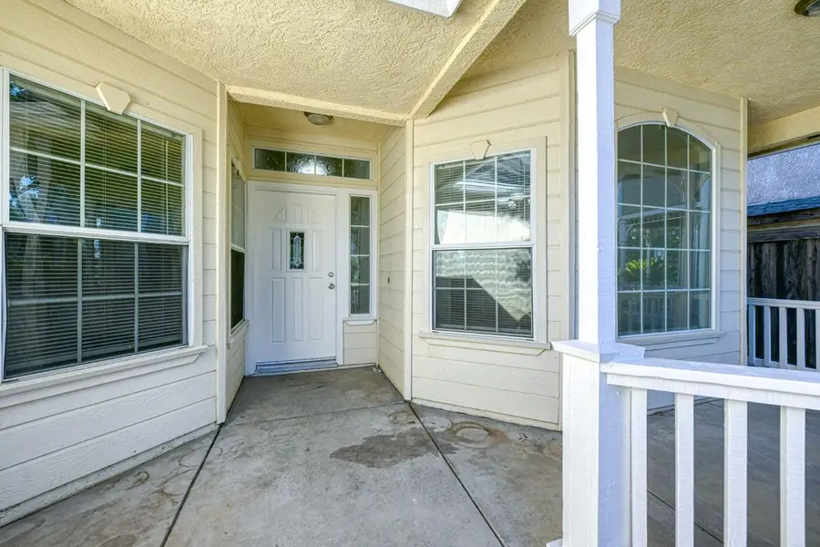 4692 W Celeste Avenue, Fresno, CA 93722 - #2