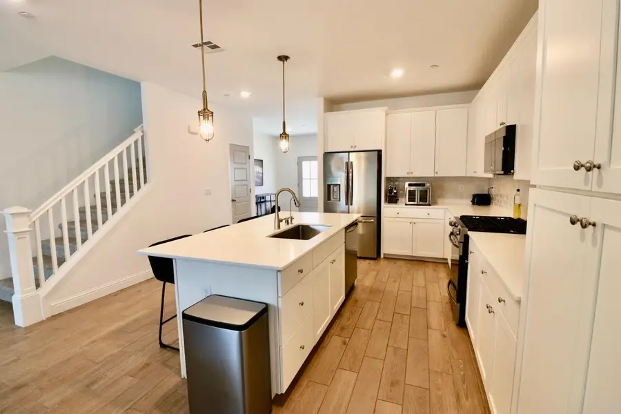 240 Huntington Avenue S, Madera, CA 93636 - #3