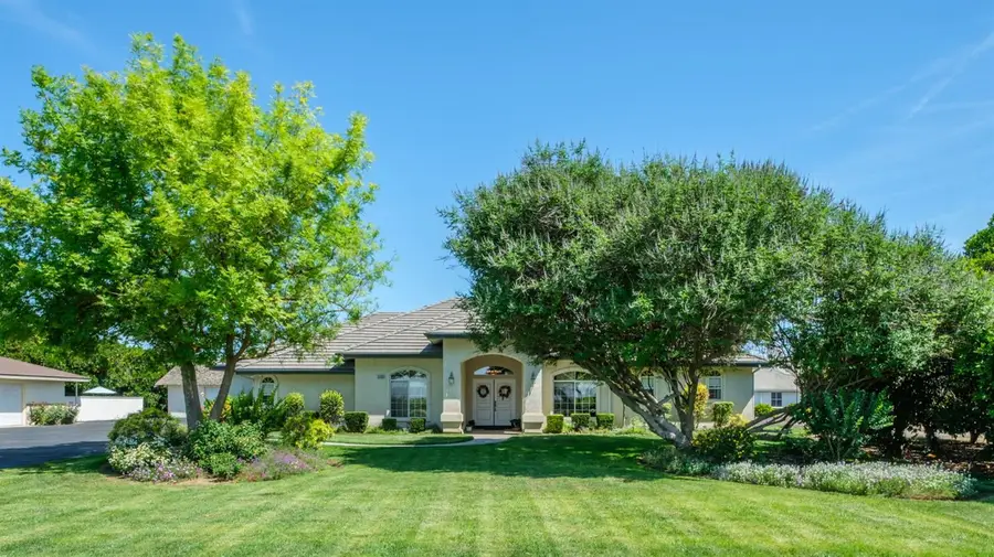 2202 W Lincoln Avenue, Fresno, CA 93706 - #2