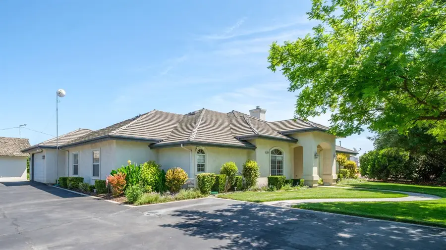 2202 W Lincoln Avenue, Fresno, CA 93706 - #3