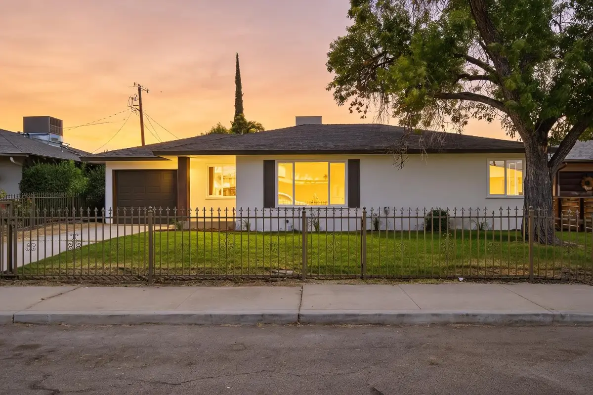 4056 E Brentwood Avenue, Fresno, CA 93703 - #1