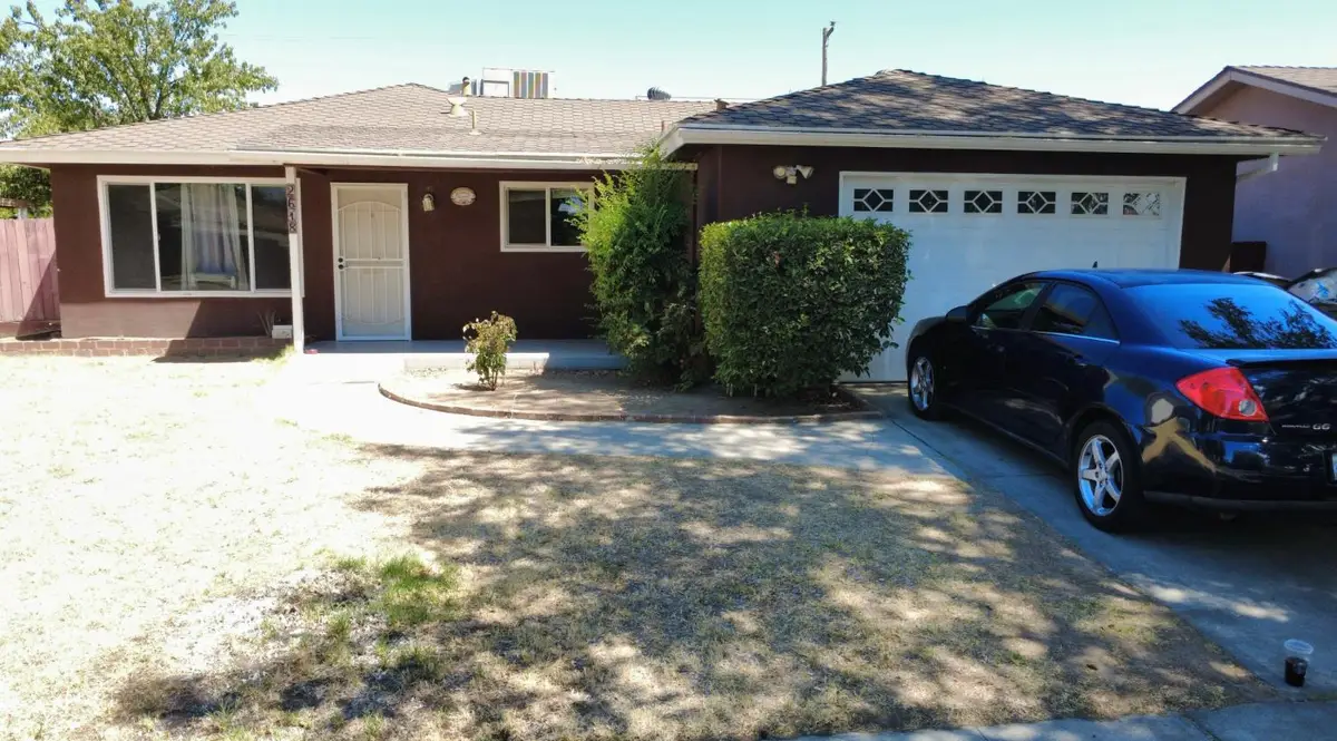 2618 W Pontiac Way, Fresno, CA 93705 - #1