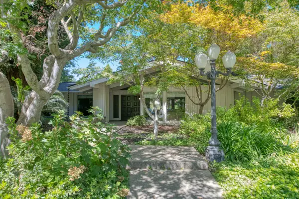6707 N Dolores Avenue, Fresno, CA 93711