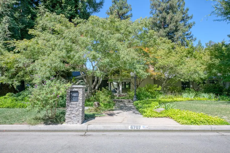 6707 N Dolores Avenue, Fresno, CA 93711 - #3