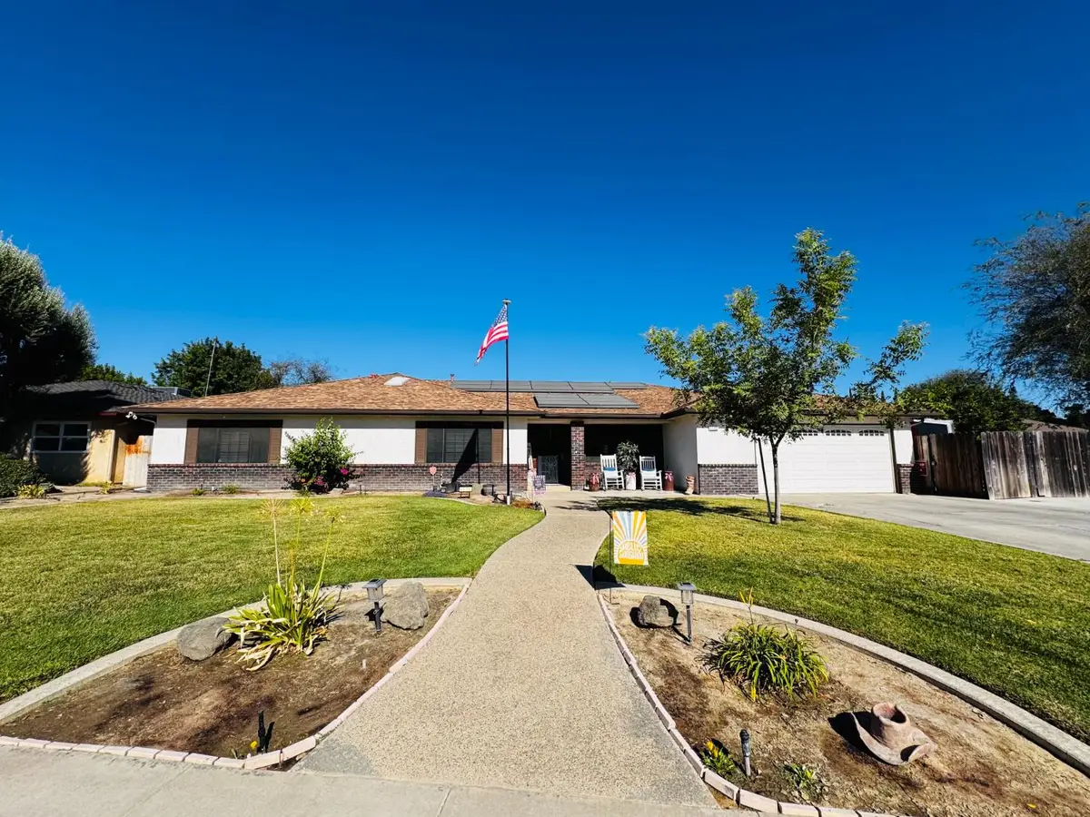 2560 Chestnut Street, Hanford, CA 93230 - #1