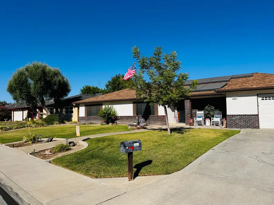 2560 Chestnut Street, Hanford, CA 93230 - #3