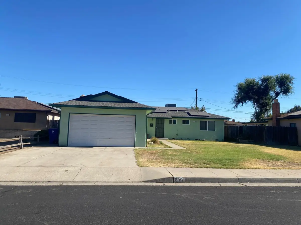 630 W San Gabriel Avenue, Clovis, CA 93612 - #1