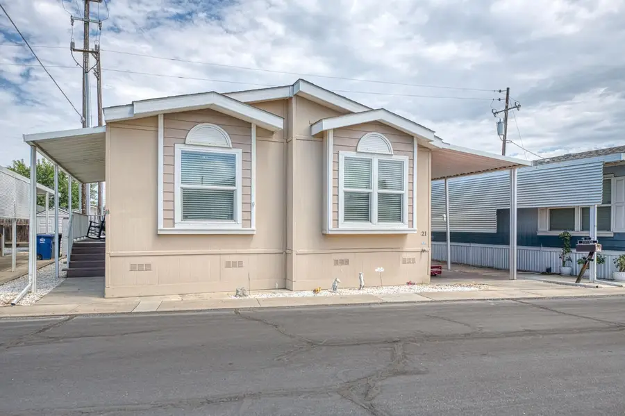 1551 6th Avenue Drive #21, Kingsburg, CA 93631 - #3