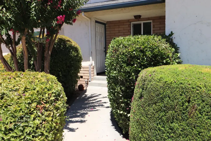 3342 W Oswego, Fresno, CA 93711 - #2