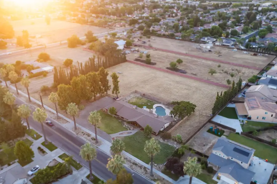 14410 W Kearney Boulevard, Kerman, CA 93630 - #2