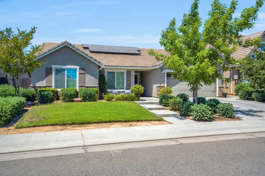 347 Maclure Avenue W, Madera, CA 93636 - #2