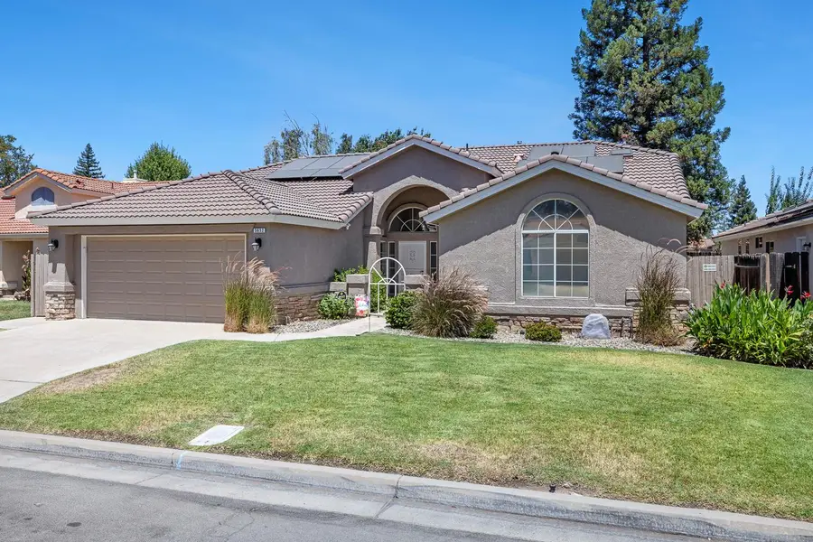 5652 W Beechwood Avenue, Fresno, CA 93722 - #2