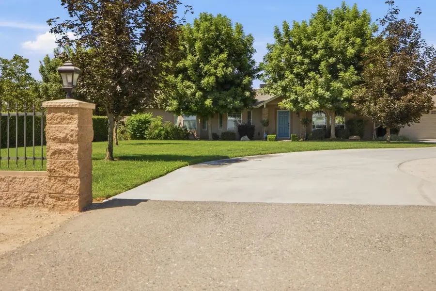 3448 Avenue 416, Reedley, CA 93654 - #3