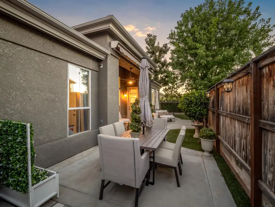 902 E Mill Creek Drive, Fresno, CA 93720 - #2