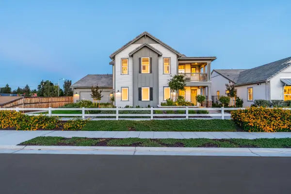 1691 Shirley, Clovis, CA 93619