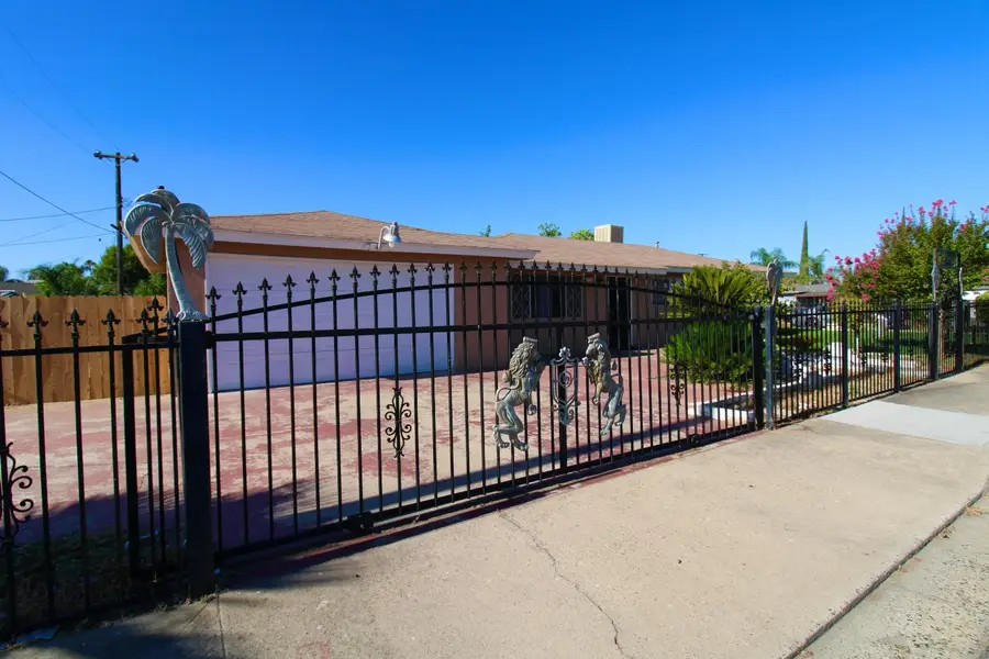 1201 Hume Drive, Sanger, CA 93657 - #3