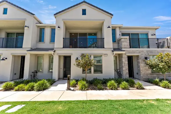 579 N Adler Lane, Clovis, CA 93611