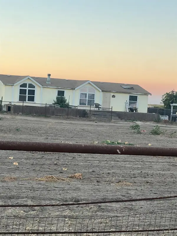 334 E Mt Whitney Avenue, Laton, CA 93242