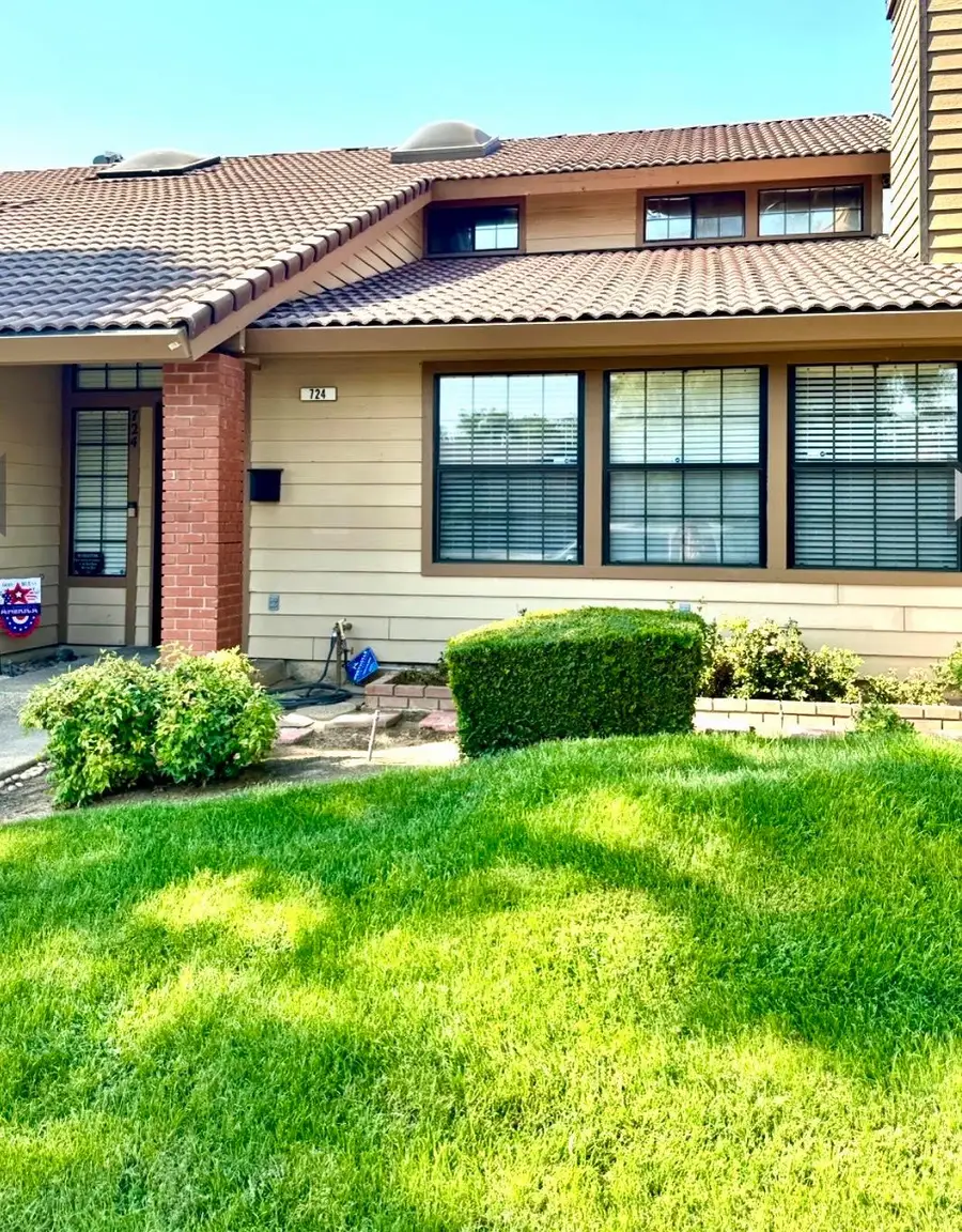 724 E Magill Avenue, Fresno, CA 93710 - #2