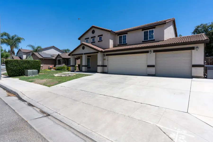 3292 N Wheeler Avenue, Fresno, CA 93722 - #3