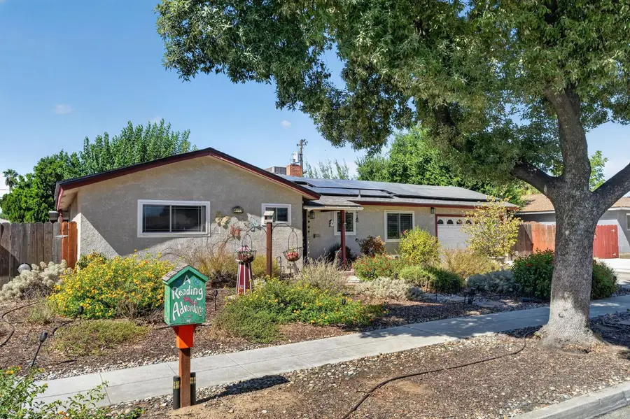 4553 E Redlands Avenue, Fresno, CA 93726 - #3
