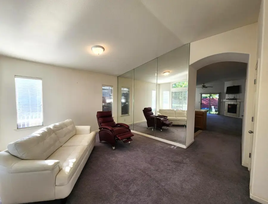 5615 W Pine Avenue, Fresno, CA 93722 - #2