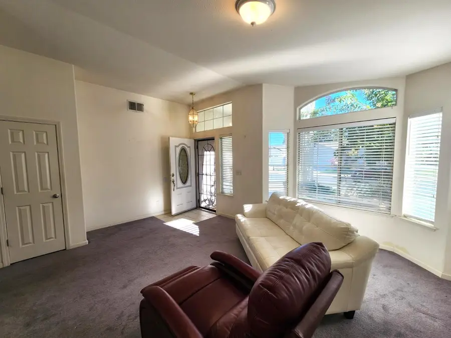 5615 W Pine Avenue, Fresno, CA 93722 - #3