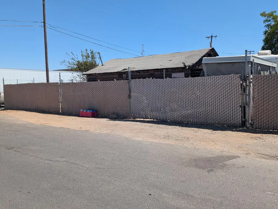 3207 W Lansing Way, Fresno, CA 93722 - #3