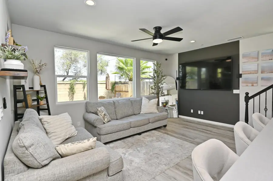 887 Wishon Avenue W, Madera, CA 93636 - #3