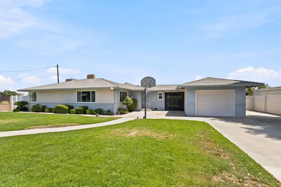 121 N Armstrong Avenue, Fowler, CA 93625 - #3