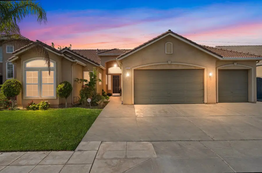 6265 W Menlo Avenue, Fresno, CA 93722 - #2