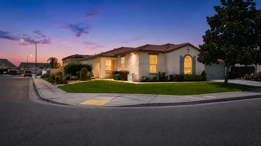 3659 N Pearwood Avenue, Fresno, CA 93727 - #2