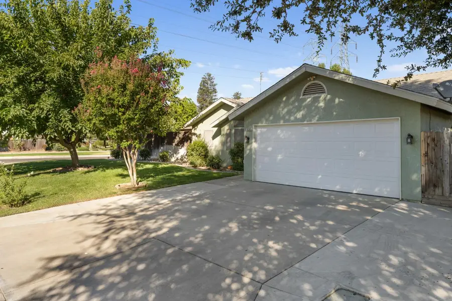 6305 N Barcus Avenue, Fresno, CA 93722 - #2