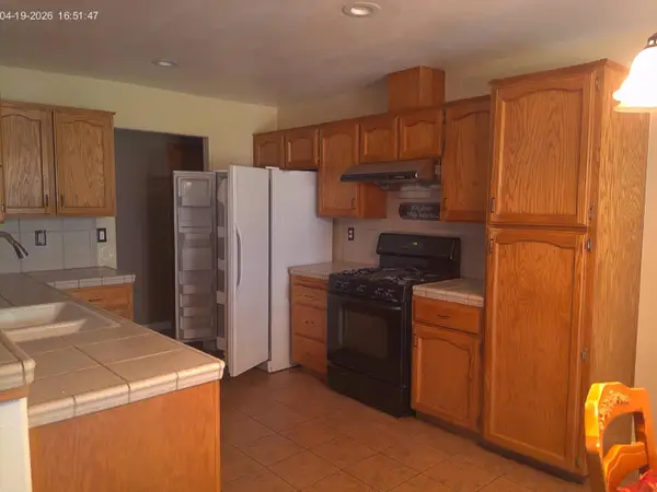 1913 S Kerckhoff Way, Hanford, CA 93230