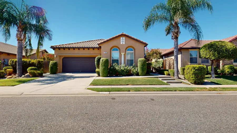 1341 E Via Corsica Place, Fresno, CA 93730 - #2
