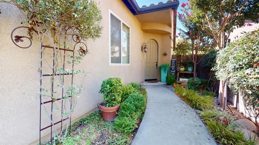 1341 E Via Corsica Place, Fresno, CA 93730 - #3