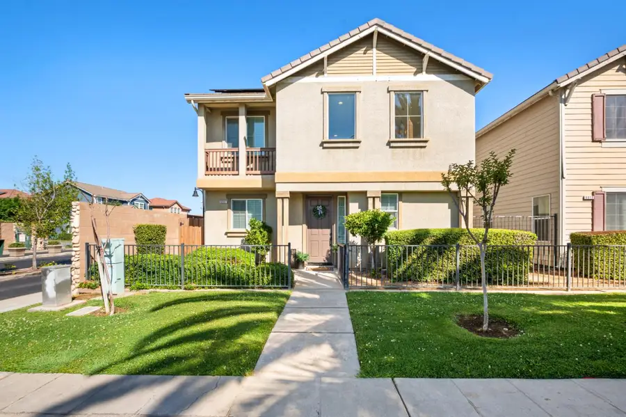 5507 N Gates Avenue, Fresno, CA 93722 - #2