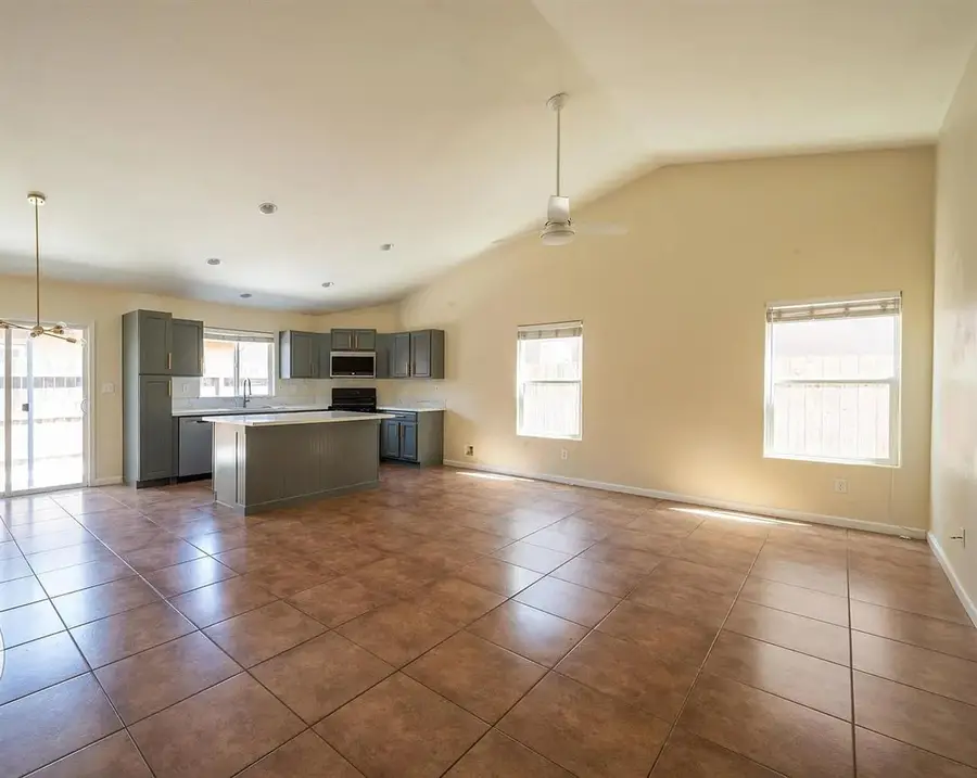 591 S Bundy Drive, Fresno, CA 93727 - #3