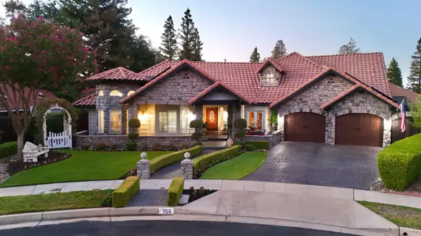 886 E Richmond Avenue, Fresno, CA 93720