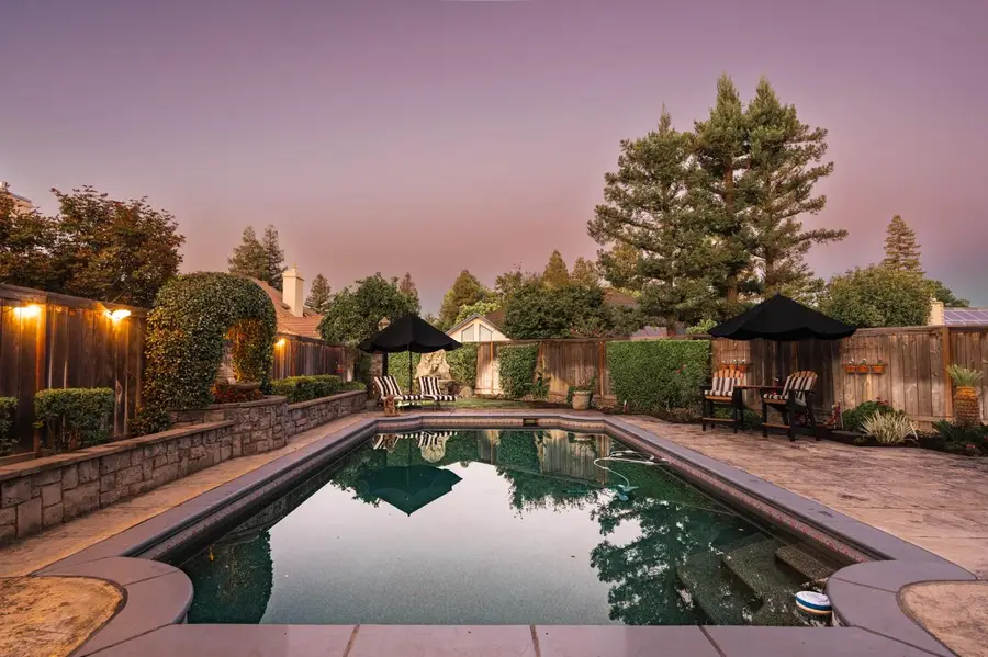 886 E Richmond Avenue, Fresno, CA 93720 - #2