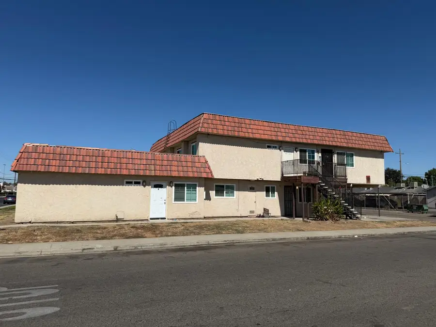 800 W Murray Avenue, Visalia, CA 93291 - #2