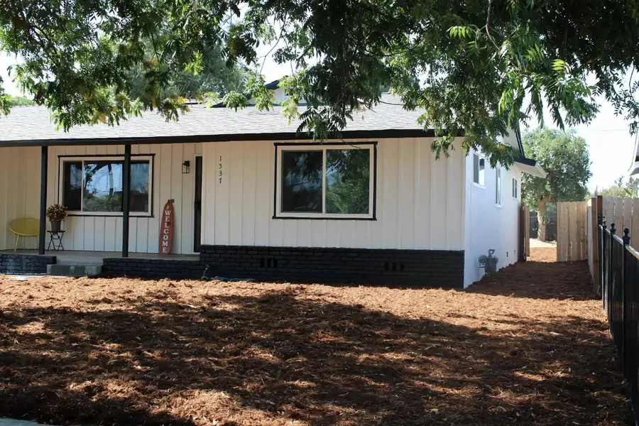 1537 W Hampton Way, Fresno, CA 93705 - #2