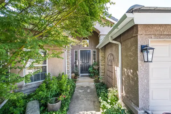 2955 E Pryor Drive, Fresno, CA 93720