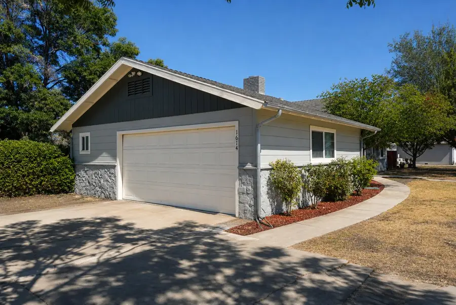 1614 W Morton, Porterville, CA 93257 - #2
