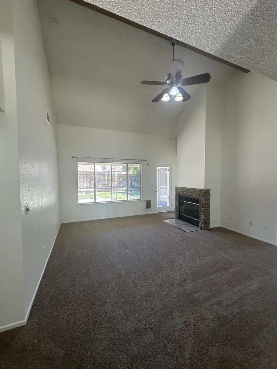 5183 W Palo Alto Avenue, Fresno, CA 93722 - #2